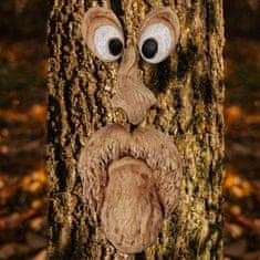 HOME & MARKER® Záhradná dekorácia na strom Starý usmievavý muž – tvár B | SCULPTURE